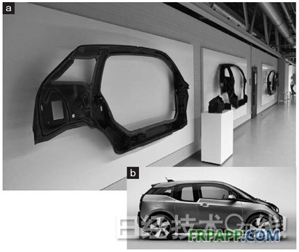 圖2：寶馬的純電動汽車“i3” i3的上部骨架采用熱固化CFRP制造。（a）為主要部件的外觀。碳纖維的顏色為黑色。（b）為i3的外觀。在日本的價格為499萬日元（含稅）起，充滿電后的續航距離為229km（JC08模式）。